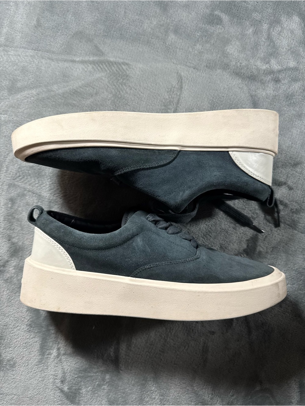 Fear of god Men's Casual Low-Top Sneakers in Dark Blue and Cream
